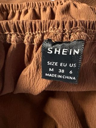 Top corto marrón con lazo