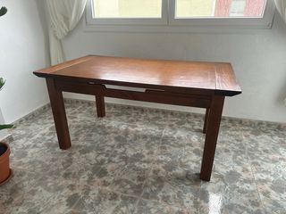 Mesa de comedor de madera