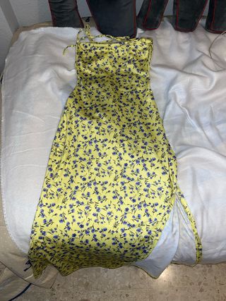 Vestido amarillo floral azul