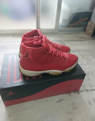 Zapatillas Jordan Rojas Talla 42