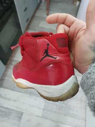 Zapatillas Jordan Rojas Talla 42