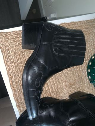 Botines negros de  piel