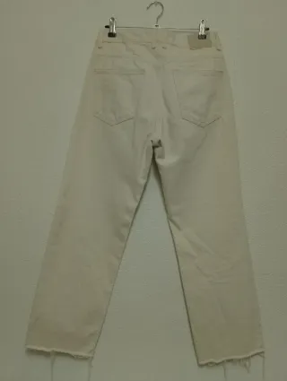 Vaqueros Pull&Bear crema