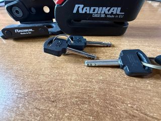 Blocca disco allarme Radikal RK15 + supporto
