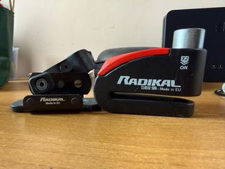 Blocca disco allarme Radikal RK15 + supporto