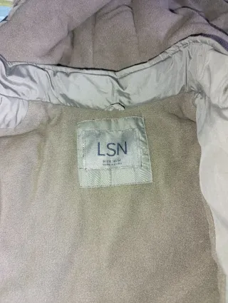 Chaqueta verde con capucha