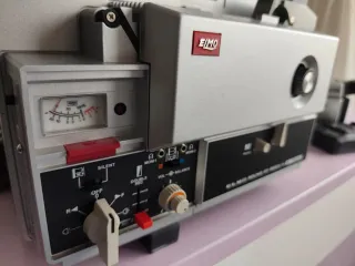 Proyector Súper 8 Elmo ST-600D