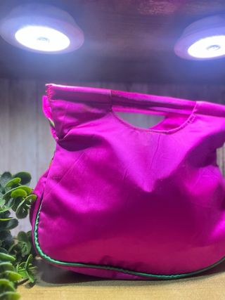 Bolso de mano bordado comprado en Menorca