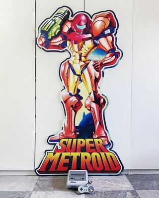 Super METROID Silueta Gigante