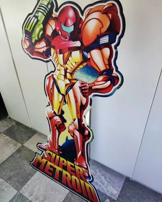 Super METROID Silueta Gigante