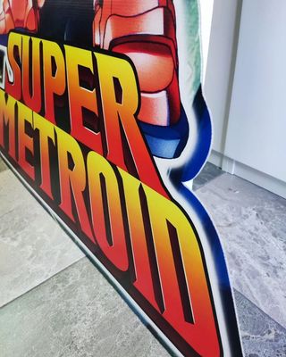 Super METROID Silueta Gigante