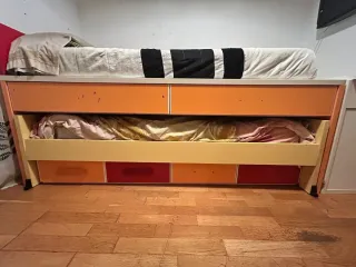 Habitación nido con cajones estanteria escritorio