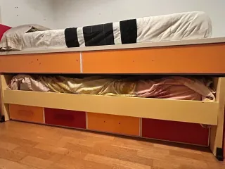 Habitación nido con cajones estanteria escritorio