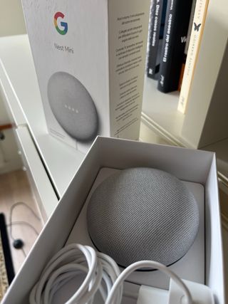 Google Nest Mini Gris Segunda Generación
