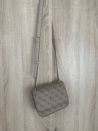 Bolso Guess Beige y Dorado