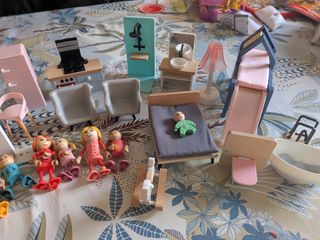 Casa de muñecas de madera