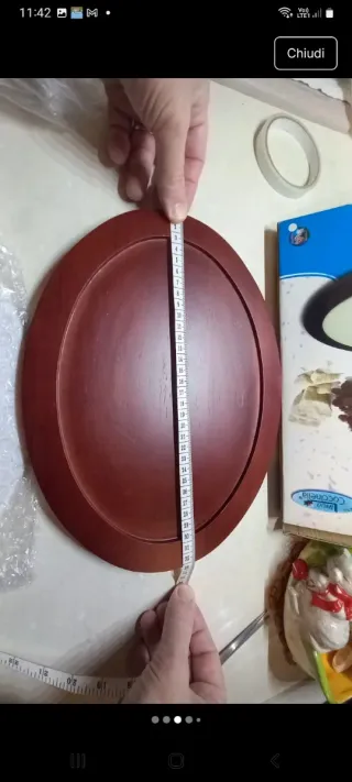 Tagliere in legno e ceramica per servire