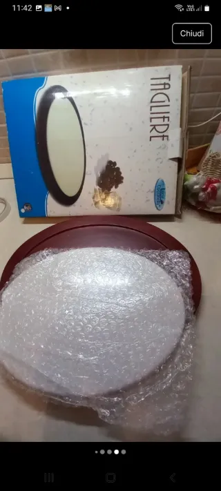 Tagliere in legno e ceramica per servire