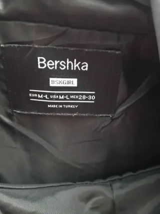 Chubasquero con estampado floral