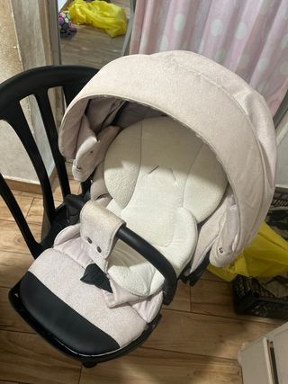 Carro de bebé rosa con bolso