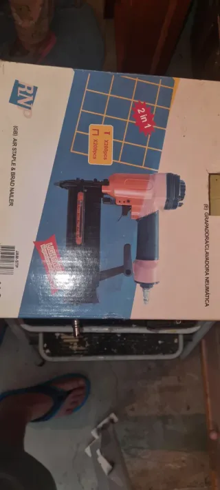 Grapadora Clavadora Neumática Naranja