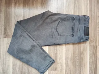 Pantalón vaquero elástico gris