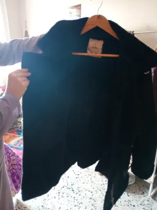 Chaqueta negra de ante con borreguito