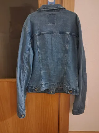 Cazadora vaquera Bershka azul