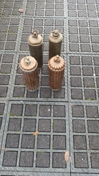 Antigüedad: 4 latas decorativas