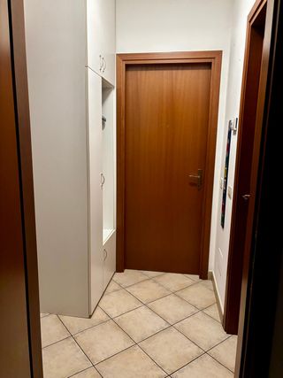 Armadio bianco con nicchia