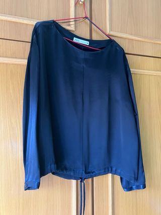 Blusa Zara satinada negro