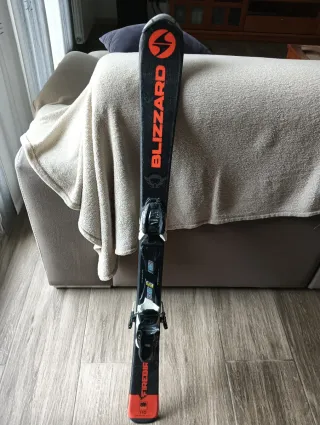 Sci infantili Blizzard con attacchi