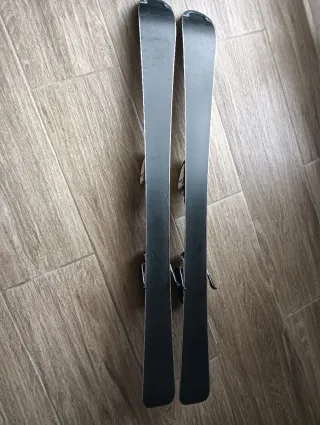 Sci infantili Blizzard con attacchi