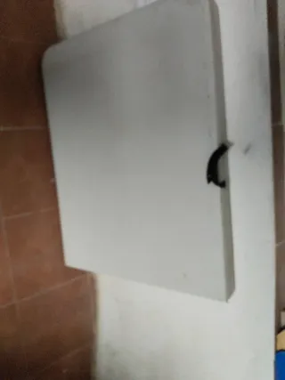 Mesa plegable blanca de plástico