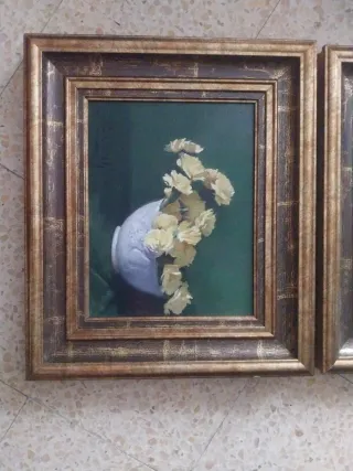 Due quadri ad olio su tela con cornici dorate