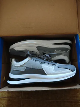 Scarpe da ginnastica Warrior grigie e bianche