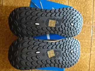 Scarpe da ginnastica Warrior grigie e bianche