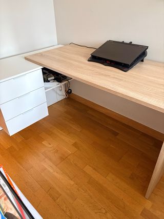 Escritorio moderno madera y blanco