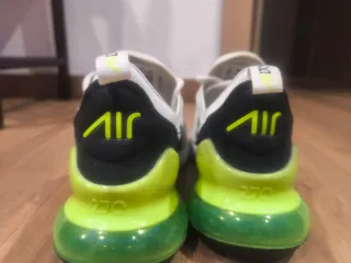 Nike Air Max 270 Verde y Blanco
