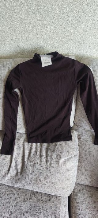 Camiseta manga larga cuello alto marrón