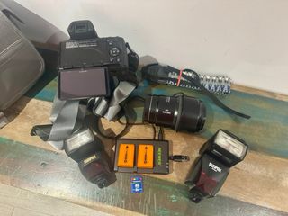 Sony A55 + Lente 16-105mm OSS y más extras