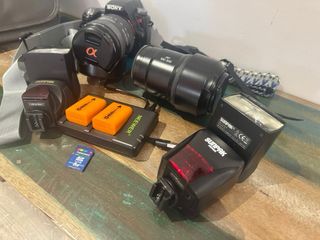 Sony A55 + Lente 16-105mm OSS y más extras