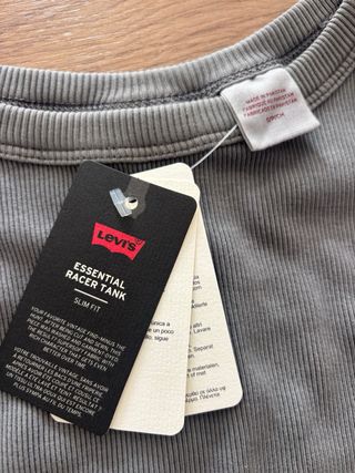 Camiseta Levi's gris nueva