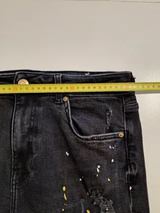 Pantalón hombre vaquero Bershka Negro con Pintura