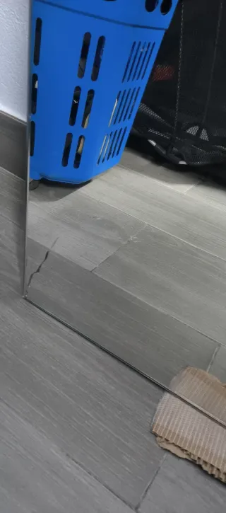 Espejo con agarre trasero