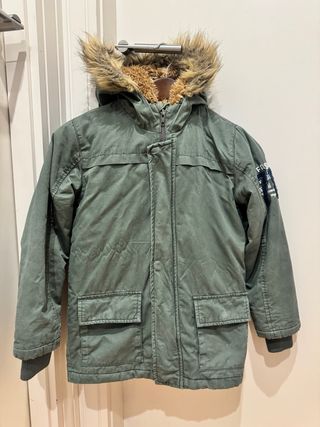 Parka verde con capucha de pelo Talla 128