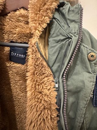 Parka verde con capucha de pelo Talla 128