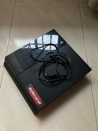 PS4 (PlayStation 4)