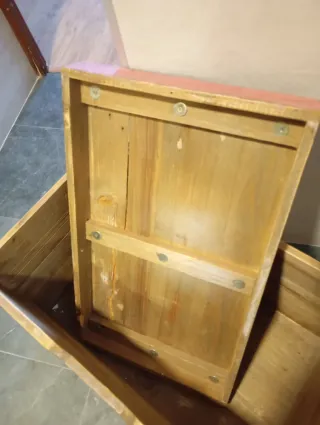 Baúl de madera estilo antiguo con dibujo