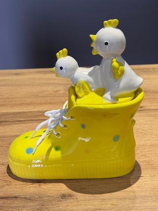 Statuetta Pasquale Stivale con Pulcini